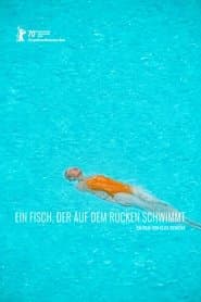 Ein Fisch, der auf dem Rücken schwimmt