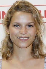 Angélina, César's niece