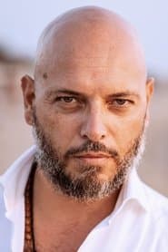 uomo intervistato