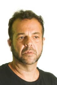 Jovem da árvore