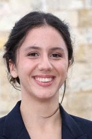 Une fille à la gare