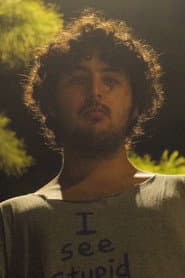 Presentador (V.O.)