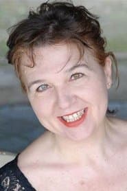 Donna col fiore davanti al cinema
