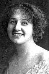 Iras, Attendant to the Queen