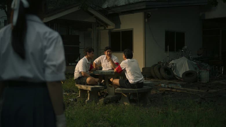 /eUYDheiLwrI2GSsHP3DsW3mViUl.jpg