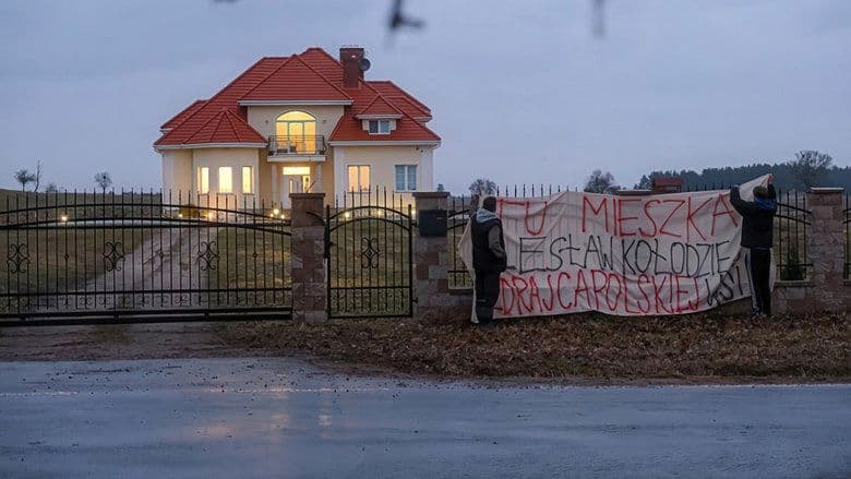 /iuyWNiXPG6V9TVtNcizRmUkbUl9.jpg